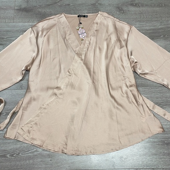 NWT Boohoo Satin Wrap Top Long Sleeve Blouse Nude 20 - Picture 4 of 16